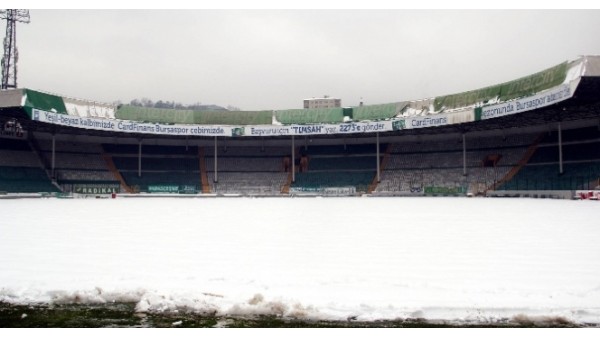 Bursaspor'un stadı yetiştirilmeye çalışılıyor