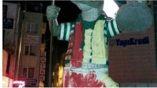 Bursaspor heykeline saldırı