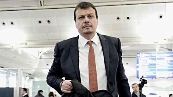 Ergin Ataman genç oyuncuyu tokatladı!