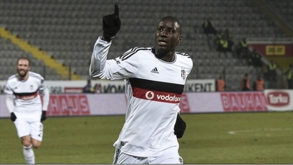 Demba Ba şov sürüyor!