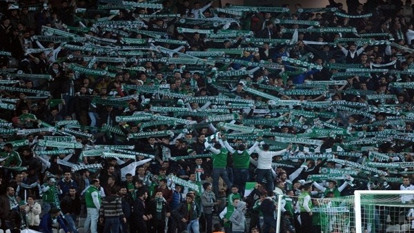 Konyaspor tribünlerinden Aziz Yıldırım tezahuratı!