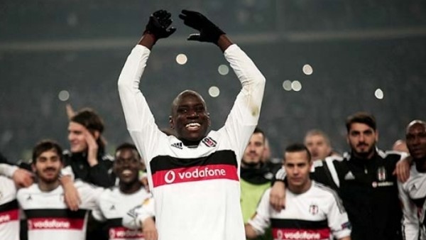 Liverpool malzemecisinden Demba Ba'ya çirkin hareket!