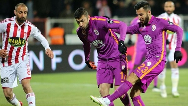 Galatasaray'da Burak Yılmaz korkuttu!
