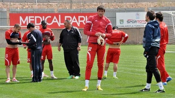 Elazığspor'da 6 oyuncuyla yollar ayrıldı