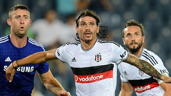 Beşiktaş'a 2 isimden kötü haber