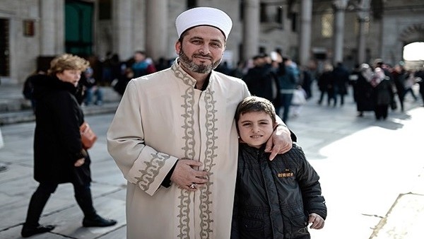 Fenerbahçeli imamdan Demba Ba'ya çağrı