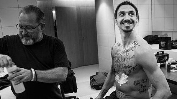 Zlatan İbrahimovic dövmelerini sildirdi