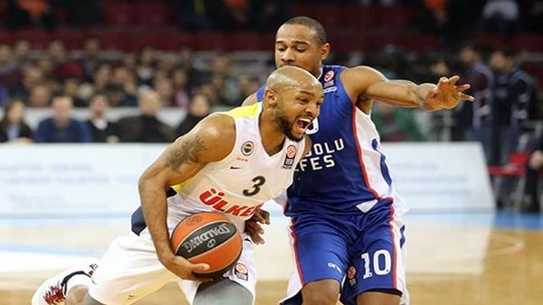 Fenerbahçe Ülker, Anadolu Efes'i 77-71 yendi