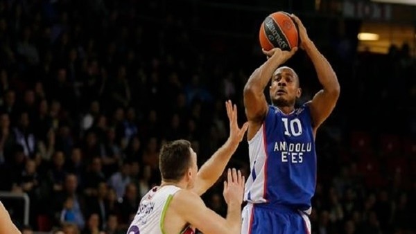 Anadolu Efes, Laboral Kutxa'ya 87-84 yenildi