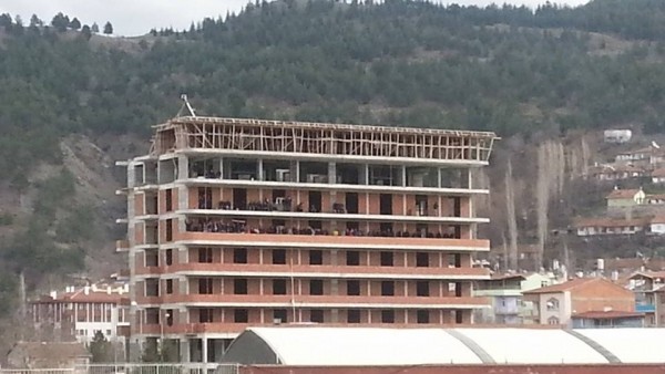İnşaatı tribün yaptılar!