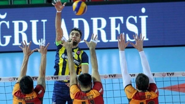 Erkekler Voleybol 1. Ligi'nde Galatasaray, Fenerbahçe'yi yendi