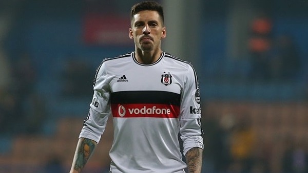 Jose Sosa rekoru kırmak için sahada