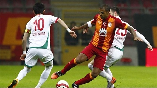 Galatasaray'da Felipe Melo'nun yerine kim oynayacak?