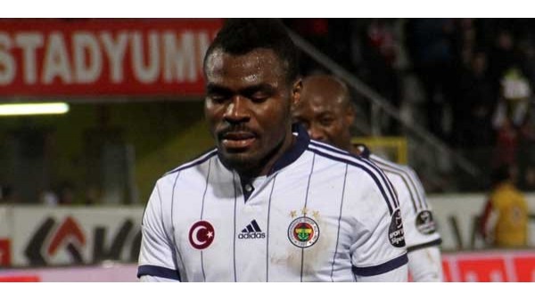 Emenike taraftarın üstüne yürüdü!