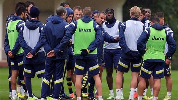 Fenerbahçe, Beşiktaş maçının hazırlıklarına moralsiz başladı