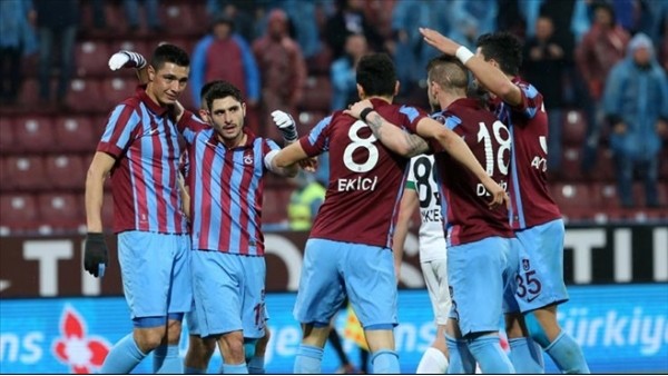 Trabzonspor'dan Akhisar'a çift kurşun