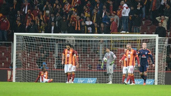 Galatasaray'da savunma alarm veriyor