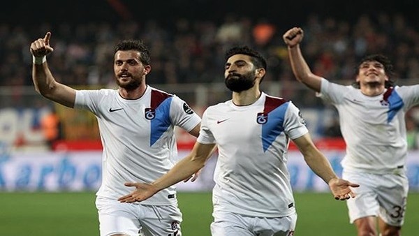 Trabzonspor Mersin'de liderliğe yükseldi!