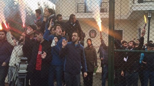 Beşiktaş taraftarları Nevzat Demir Tesisleri'nde