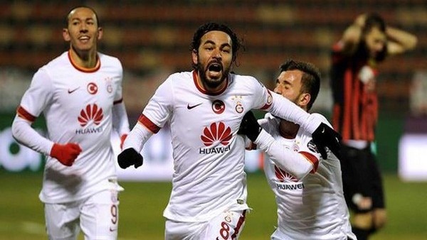 Selçuk İnan rakiplerine fark attı!