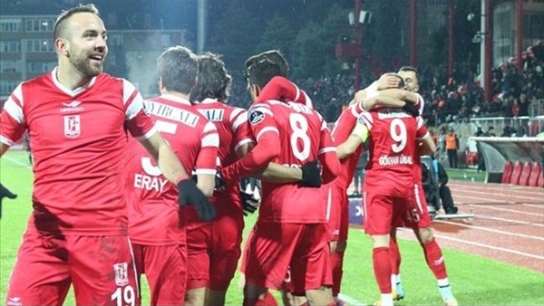 Balıkesirspor 3 büyükleri geçti ama sınıfta kaldı