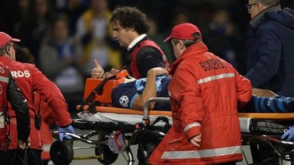 Porto'lu futbolcu ambulansla hastaneye götürüldü!