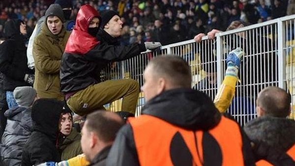 UEFA'dan, Dinamo Kiev'e ırkçılık cezası