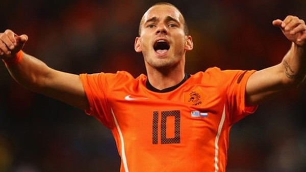 Wesley Sneijder eski Galatasaraylı futbolcuyu yakaladı