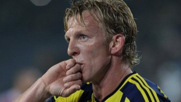 Dirk Kuyt takımda kalacak mı?