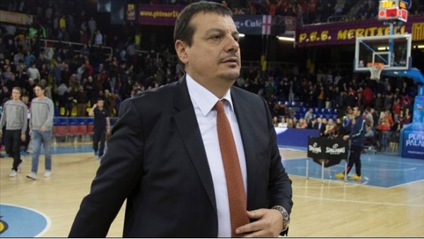 Ergin Ataman'a tribünlerden küfür