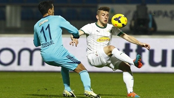 Paşa, Akhisar'a karşı da tutunamadı!
