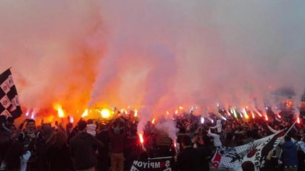 Beşiktaş'lı taraftarlar takıma destek verdi