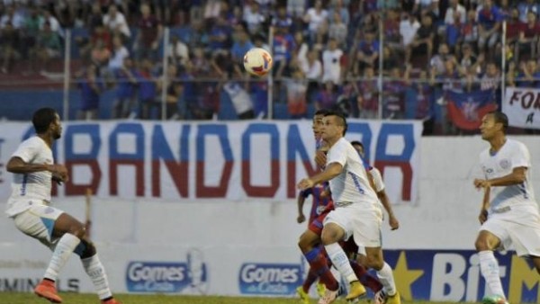 Kulüp otobüsü stattan ayrılamadı!