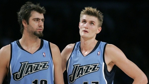 Mehmet Okur'dan Kirilenko'ya baklava