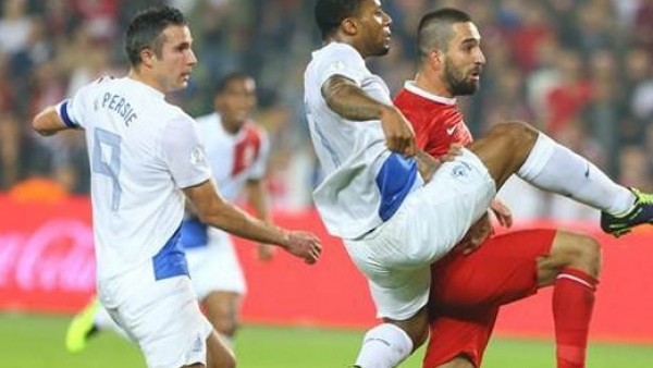 Hollanda-Türkiye maçı öncesi yayın krizi