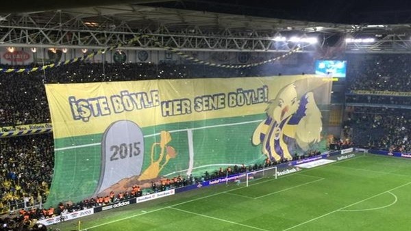 Fenerbahçe'den maç sonu pankartı!