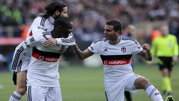 Beşiktaş Kadıköy'e 4 puan farkla lider gidiyor!