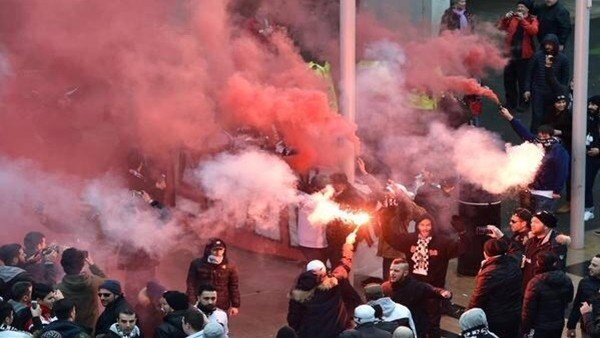 Beşiktaş taraftarlarına gazlı müdahale!