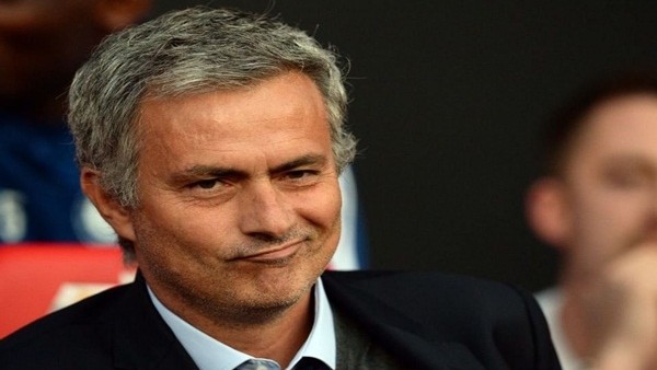Mourinho'dan Sterling'e 'Her futbolcunun bir bedeli vardır'