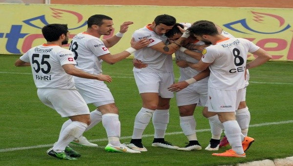 Adanaspor güle oynaya