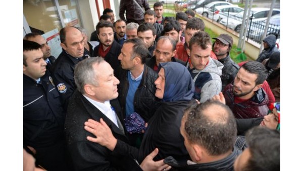Adliye girişinde gerginlik yaşandı