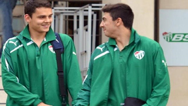 Werder Bremen, Ozan ve Enes'i izledi