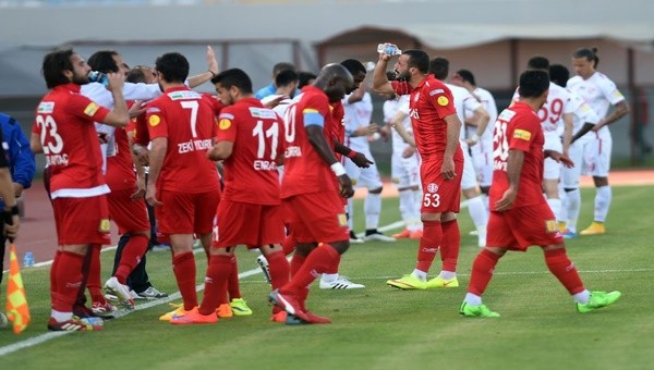 Antalyaspor evinde darbe aldı