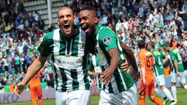 Bursaspor, şampiyon olduğu sezonu yakaladı