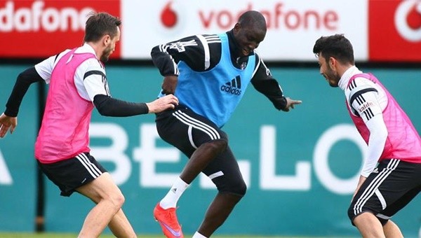 Demba Ba'dan sevindirici haber geldi