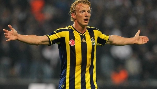 Dirk Kuyt, Wesley Sneijder'i solladı