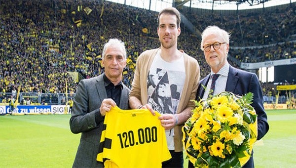 Dortmund 120 bininci üyesini tanıttı