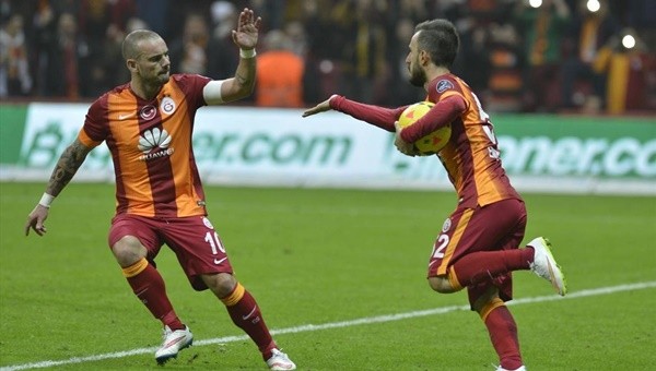 Emre Çolak Sneijder'den rol kaptı