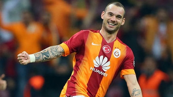 Sneijder Karabükspor'u yine affetmedi