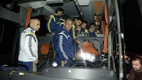 Fenerbahçe takım otobüsüne silahlı saldırı